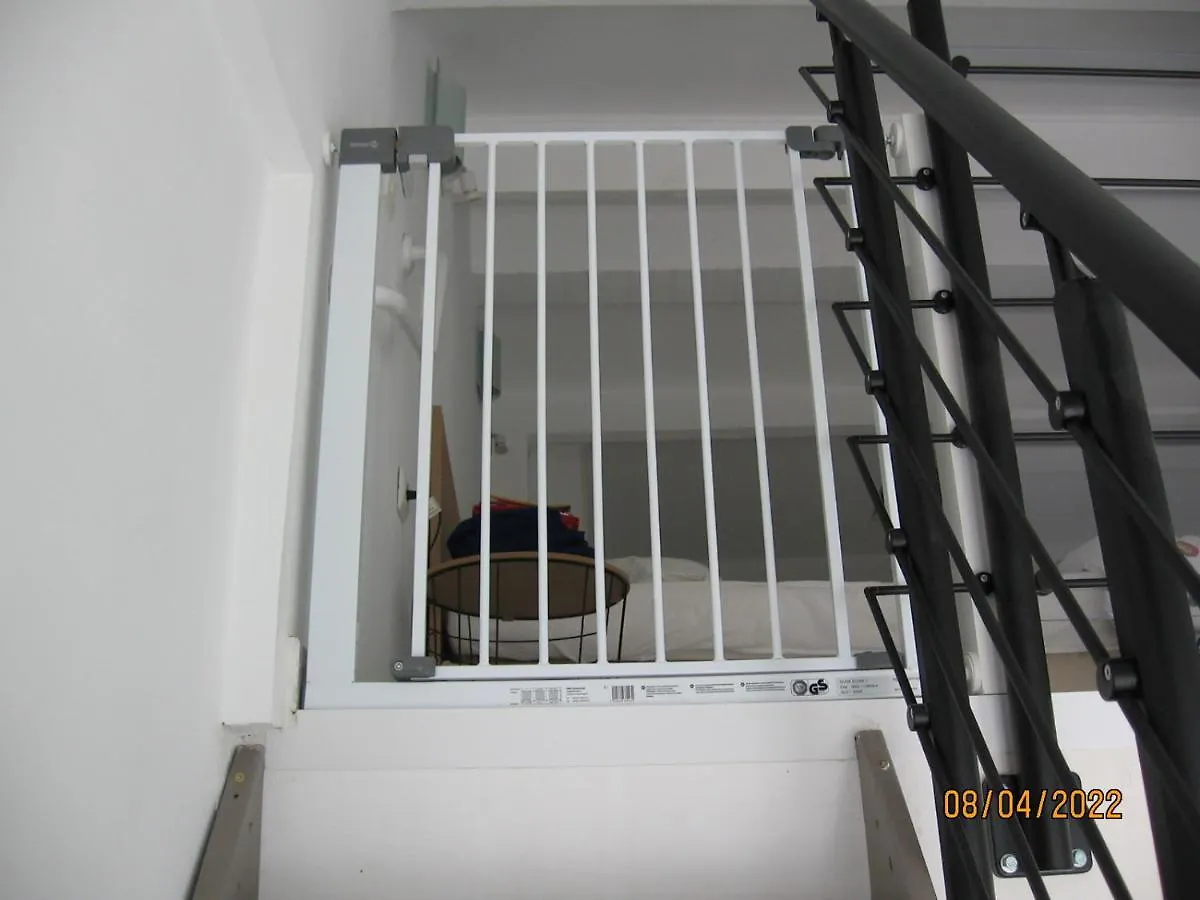 Appartement Avec Chambre En Mezzanine Rognac