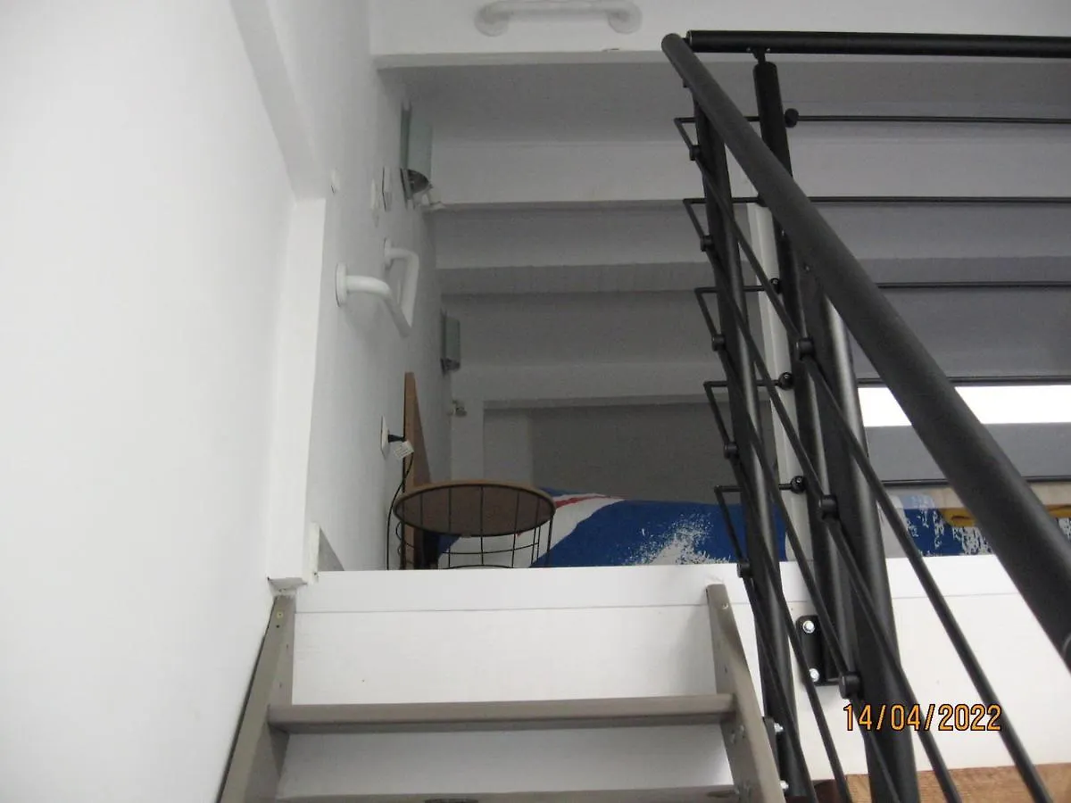 Apartment Appartement Avec Chambre En Mezzanine Rognac
