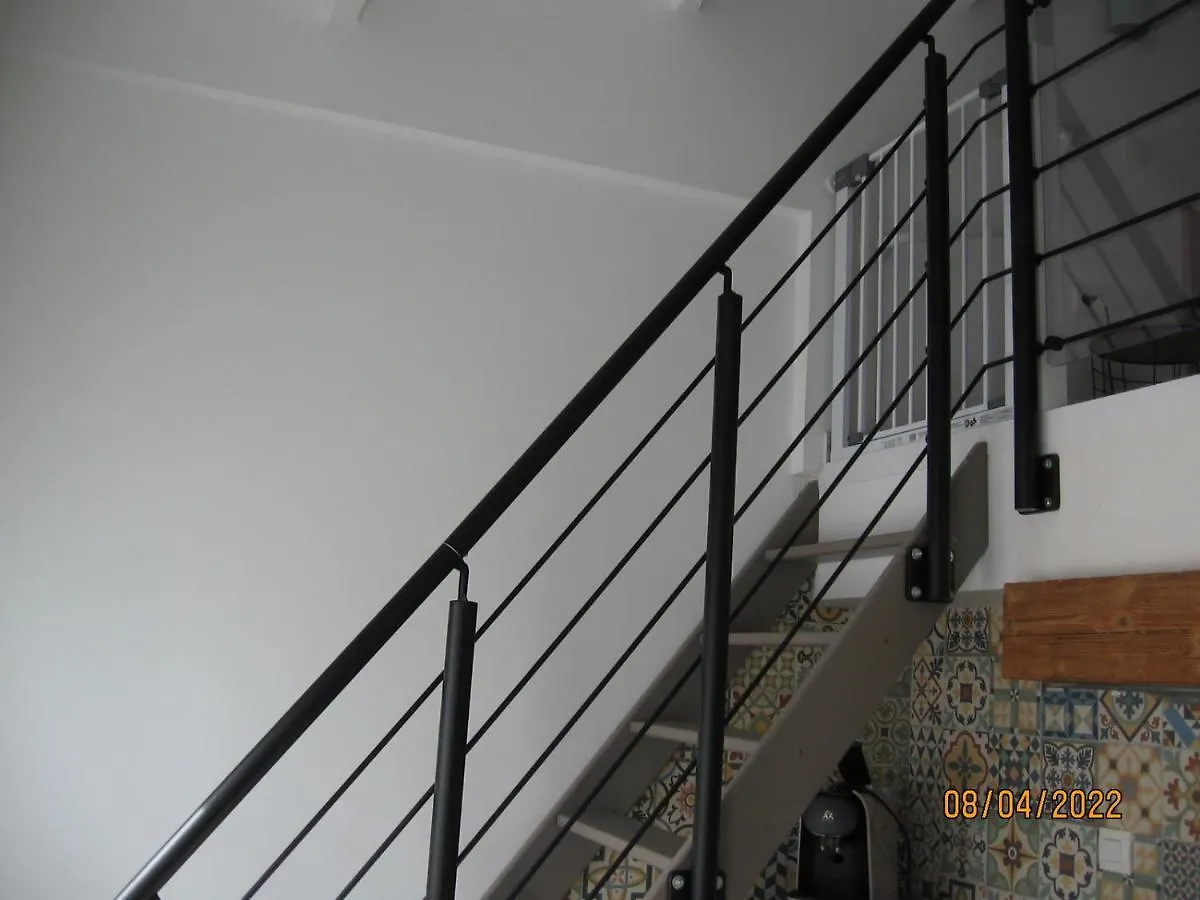 Appartement Avec Chambre En Mezzanine Rognac